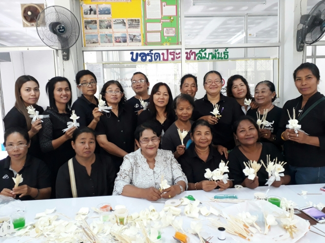 โครงการจิตอาสาประดิษฐ์ดอกไม้จันทร์พระราชทาน