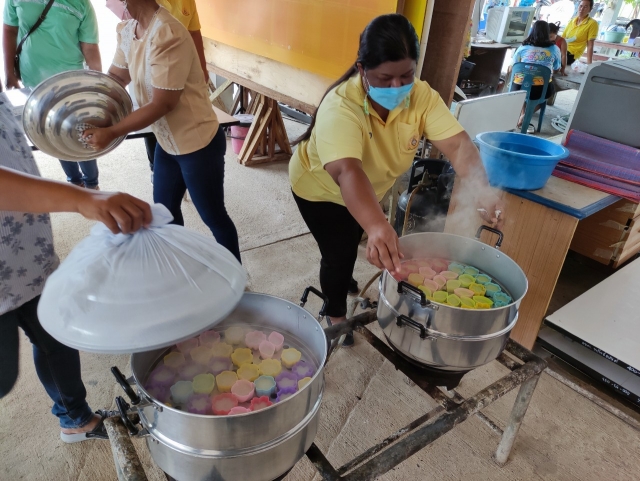โครงการส่งเสริมและพัฒนาอาชีพกลุ่มสตรีในเขตตำบลทรัพย์อนันต์ (ทำขนมไทย)